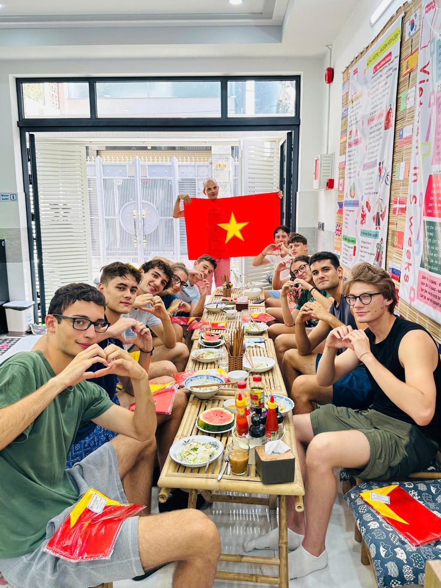 Aloha Saigon Premium Hostel By Local Travel Experts - Newly Opened, Less-Touristy Location, Spacious Rooms, Glass Shower Bathroom, Free Breakfast & Walking Tour Ho Si Minh-város Kültér fotó